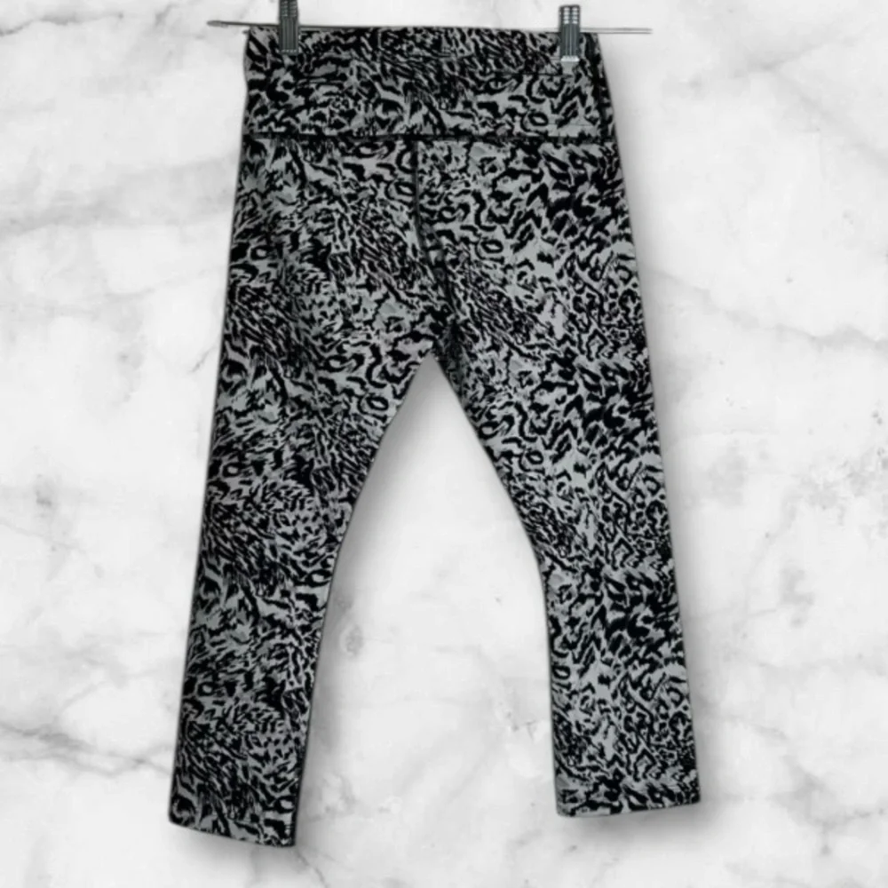 Lorna Jane 3/4 Leggings‎  Black/Grey Animal Print with Back Zipper Pocket